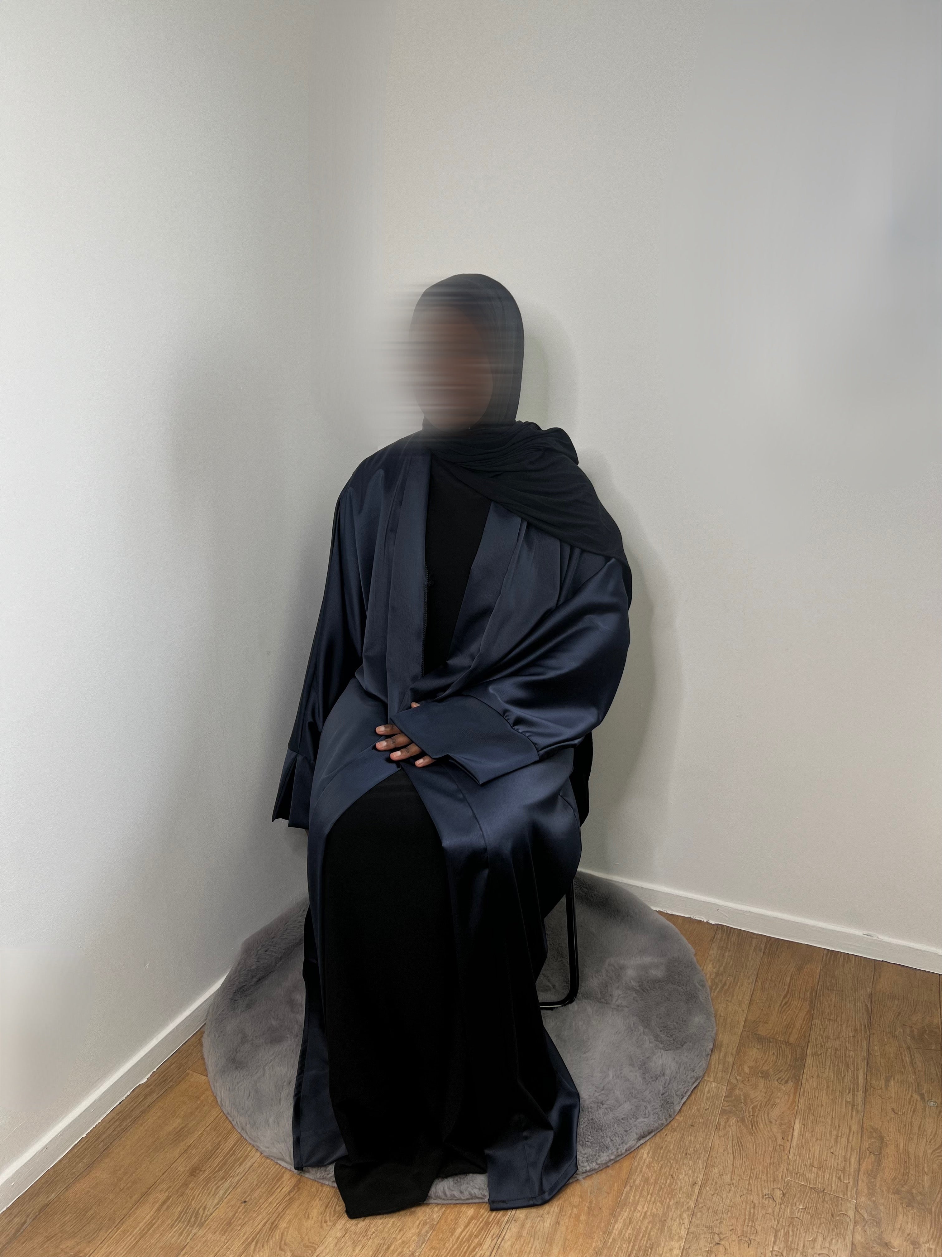 Kimono de raso con mangas cortadas