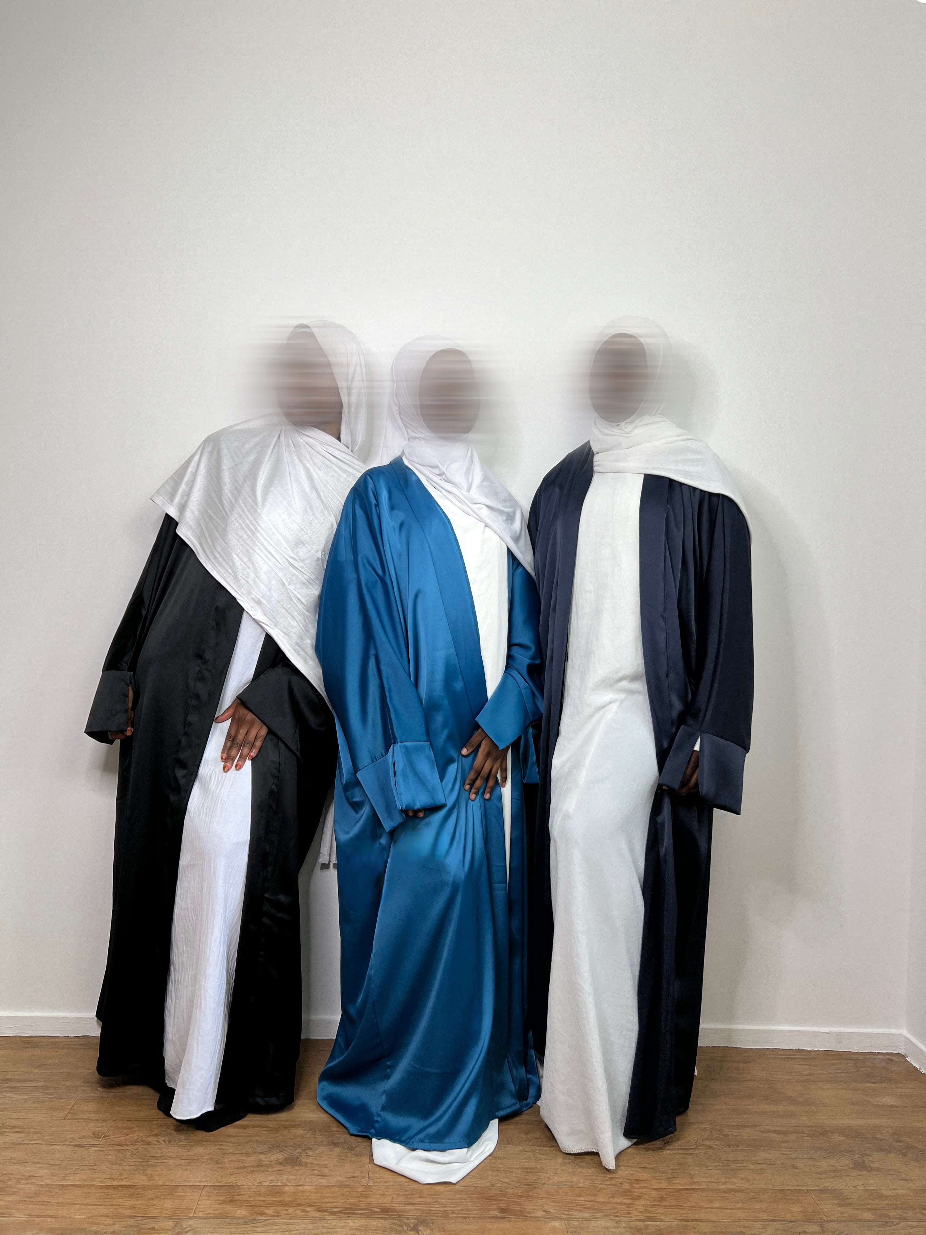 Kimono de raso con mangas cortadas