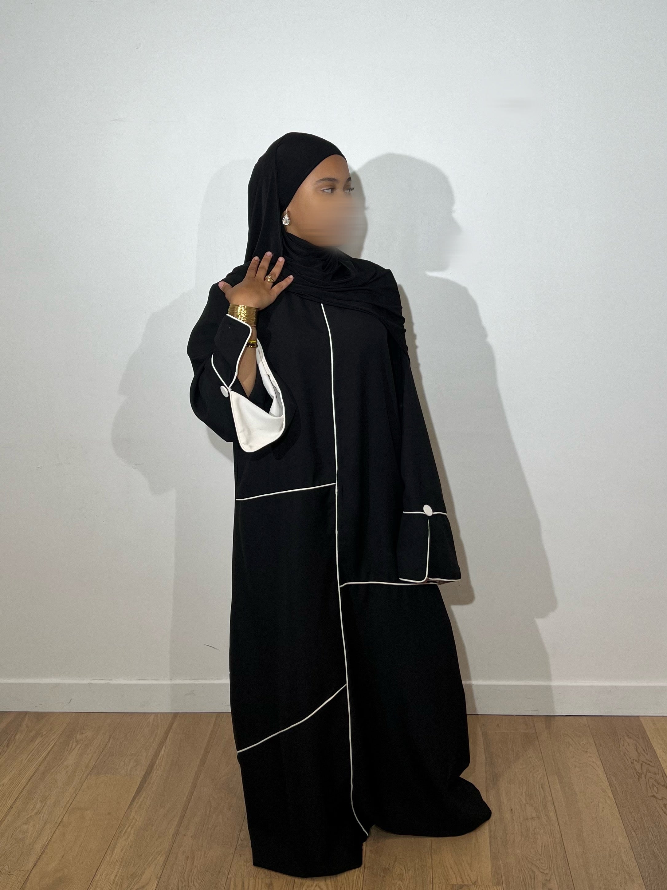 Abaya línea blanca
